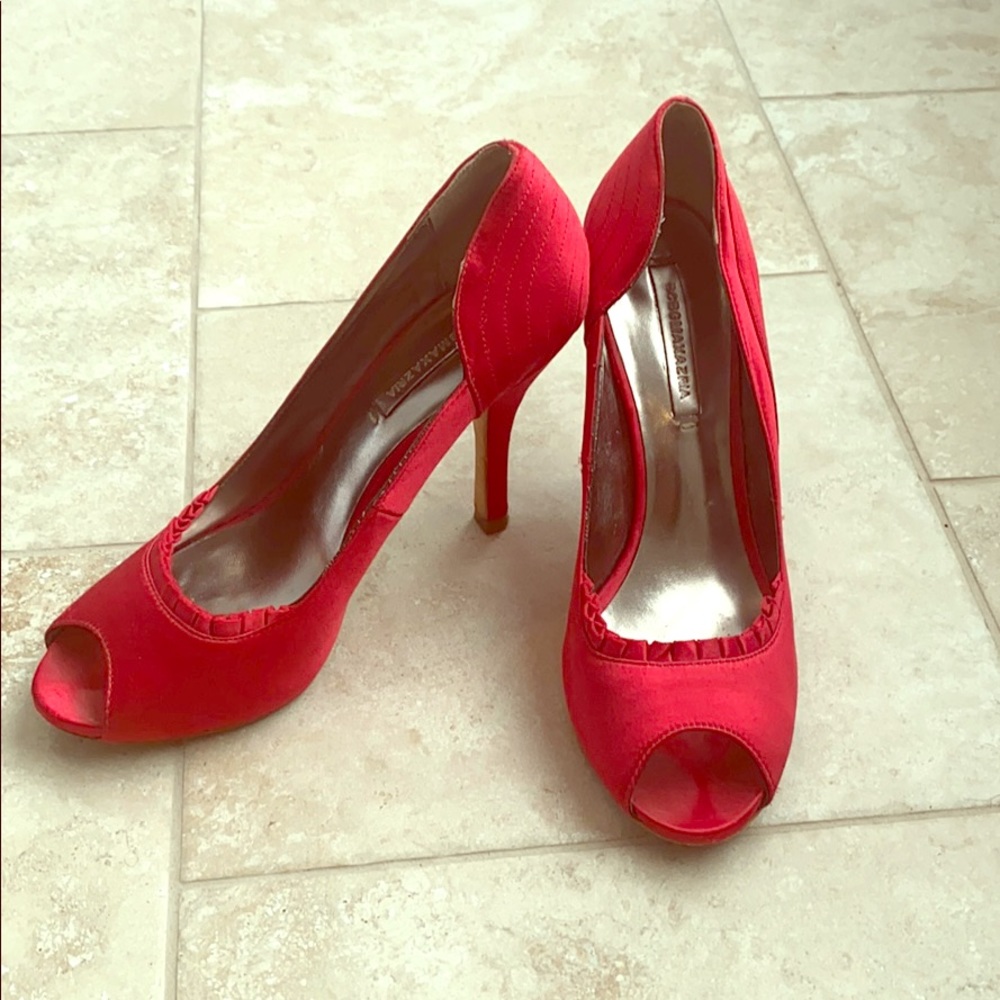 Women’s 8.5 BGBG high heel shoes in red